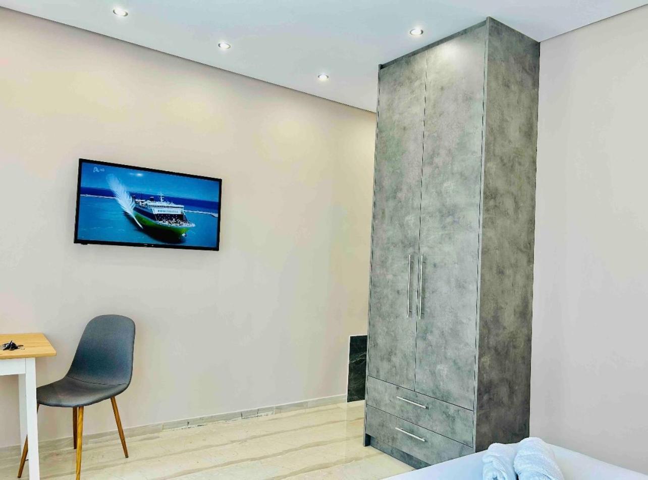 Port Twins Suites No2 Пирей Экстерьер фото